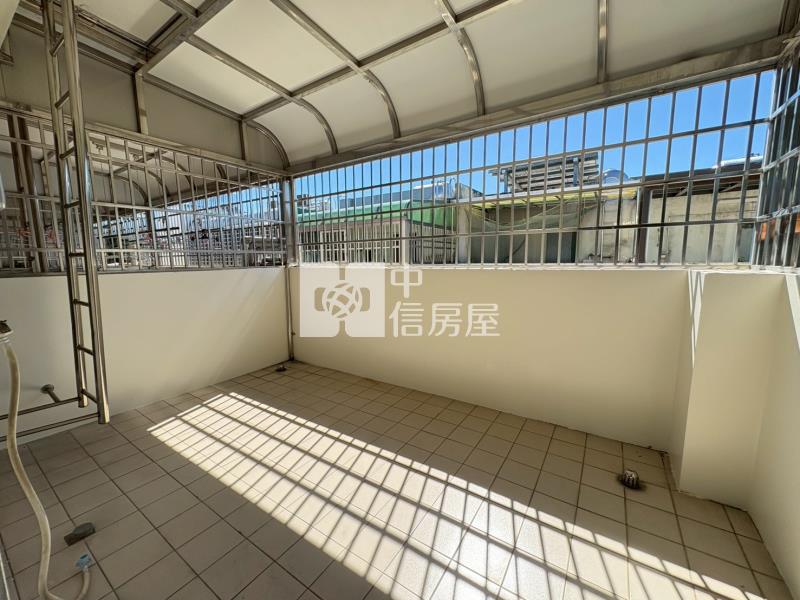 立新學區震後臨路車庫美墅房屋室內格局與周邊環境