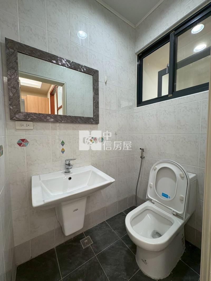 立新學區震後臨路車庫美墅房屋室內格局與周邊環境