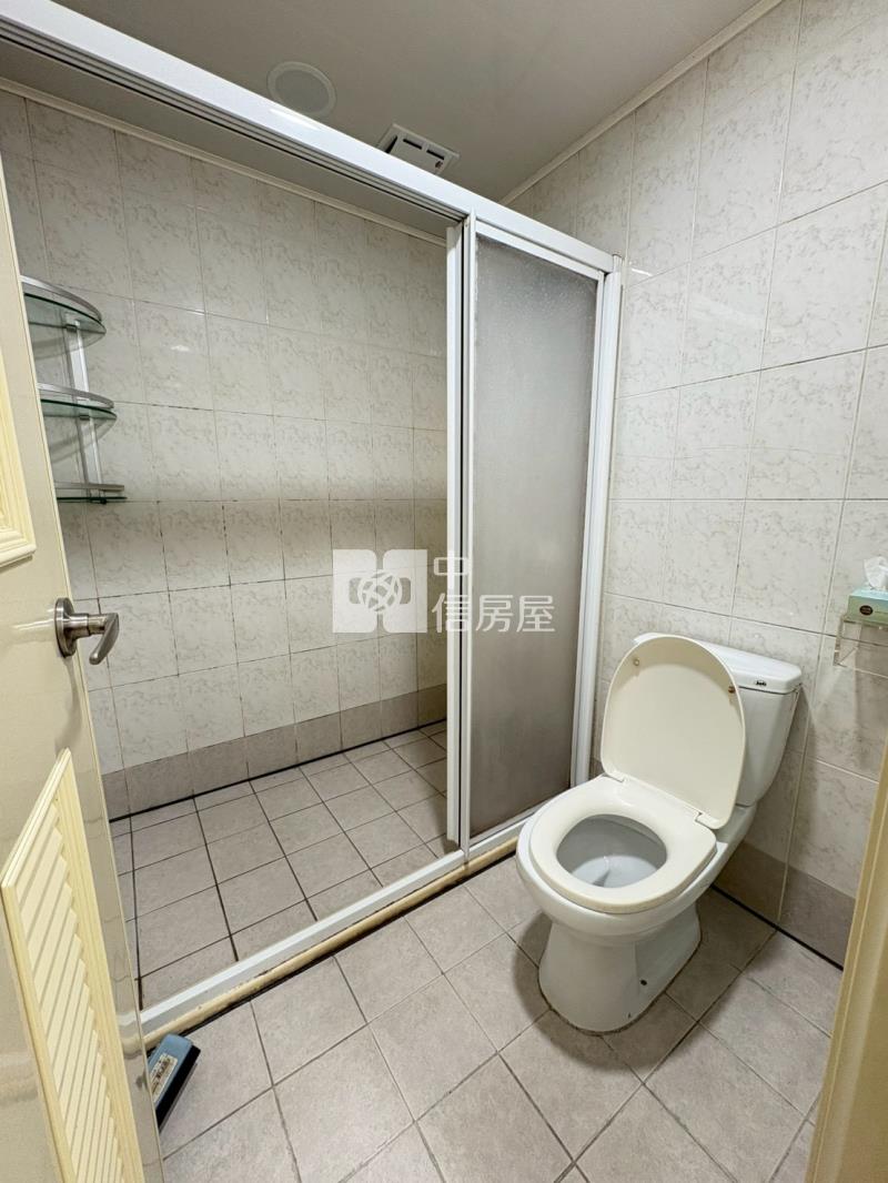 立新學區震後臨路車庫美墅房屋室內格局與周邊環境