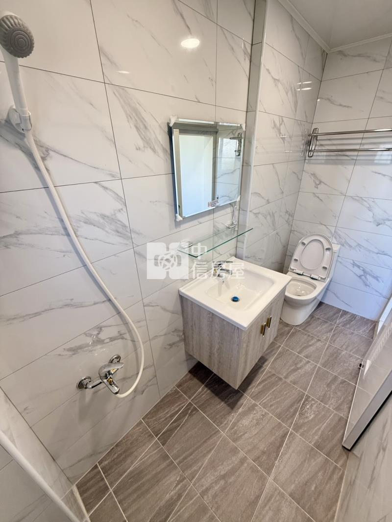 光興商圈光隆國小門前停車美透天房屋室內格局與周邊環境