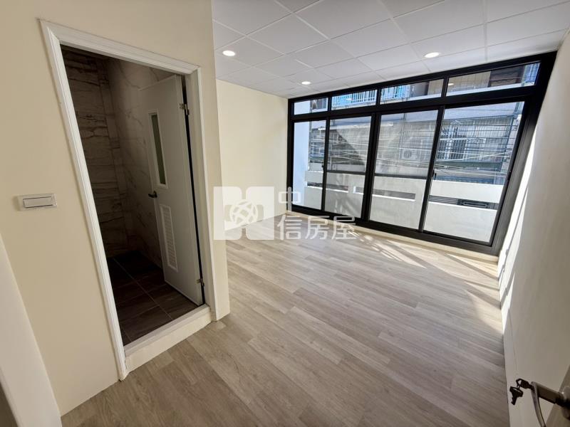 光興商圈光隆國小門前停車美透天房屋室內格局與周邊環境