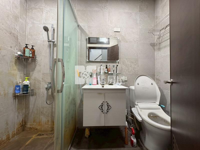 南京路可停三車大透天房屋室內格局與周邊環境