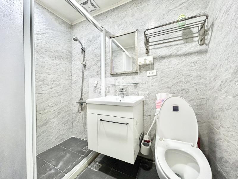 羅東後站美妝三房車位美廈房屋室內格局與周邊環境