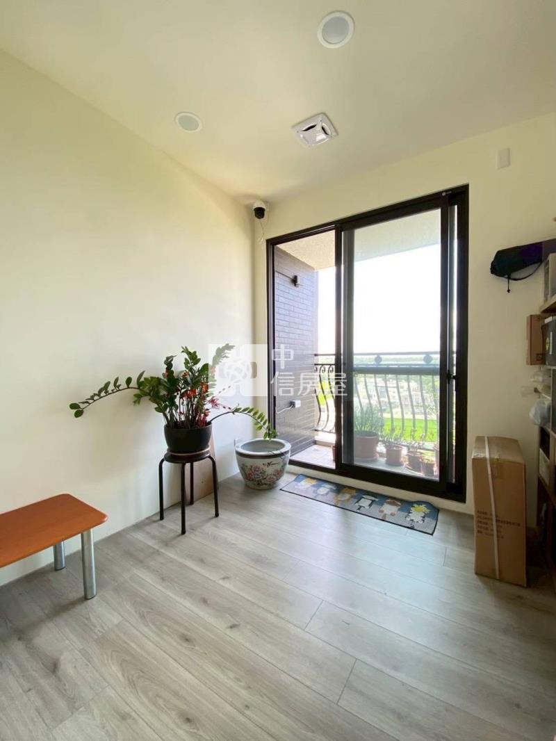 久樘花園童畫|精裝次頂樓五房+雙平車房屋室內格局與周邊環境