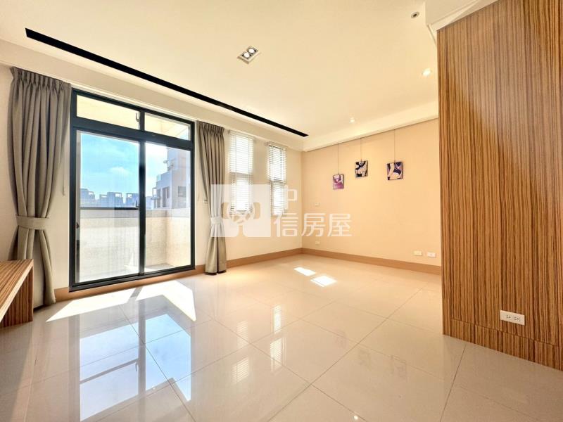 萬坪廍子公園旁霸氣4車電梯別墅房屋室內格局與周邊環境