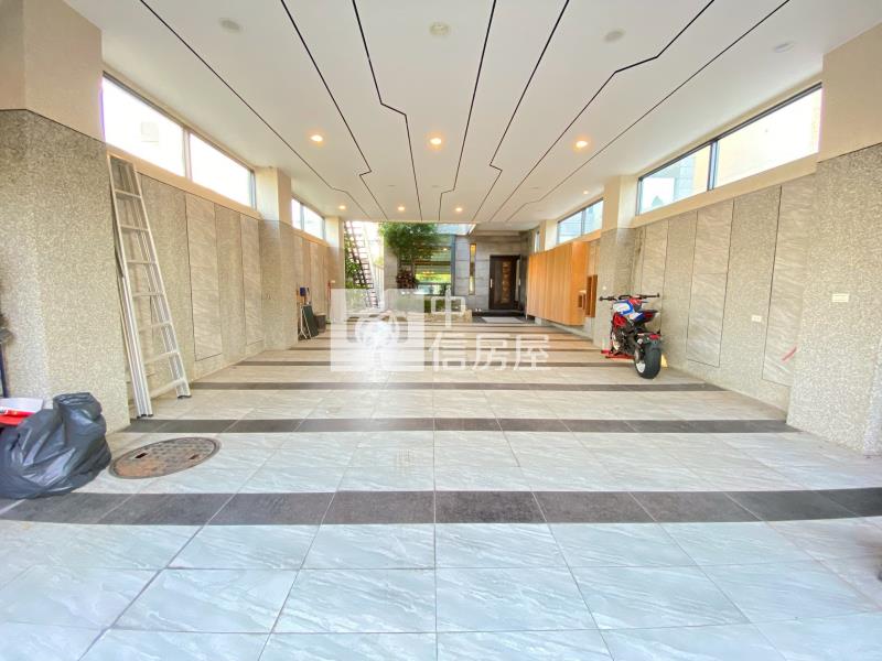 萬坪廍子公園旁霸氣4車電梯別墅房屋室內格局與周邊環境