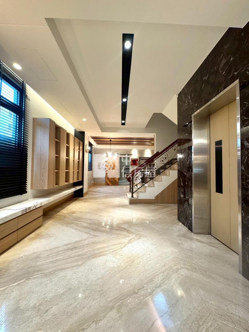 萬坪廍子公園旁霸氣4車電梯別墅房屋室內格局與周邊環境