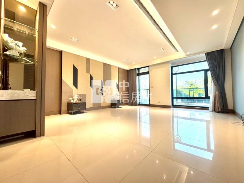 萬坪廍子公園旁霸氣4車電梯別墅房屋室內格局與周邊環境