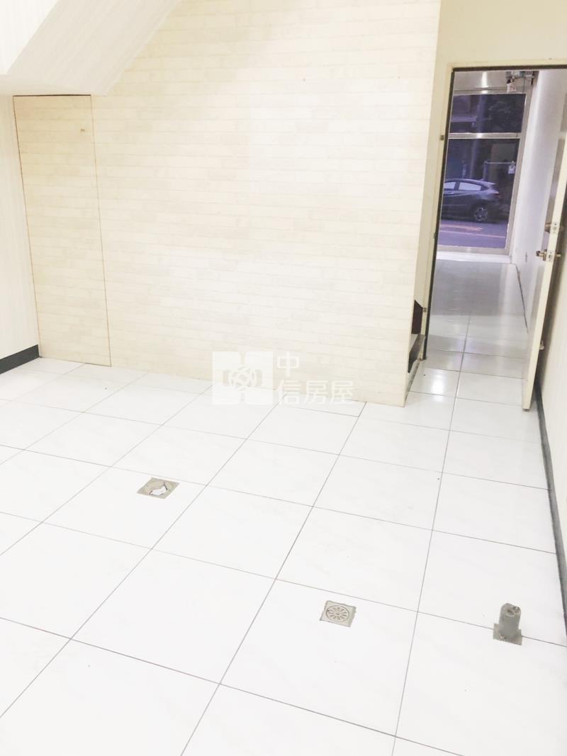 中正路透天店面房屋室內格局與周邊環境