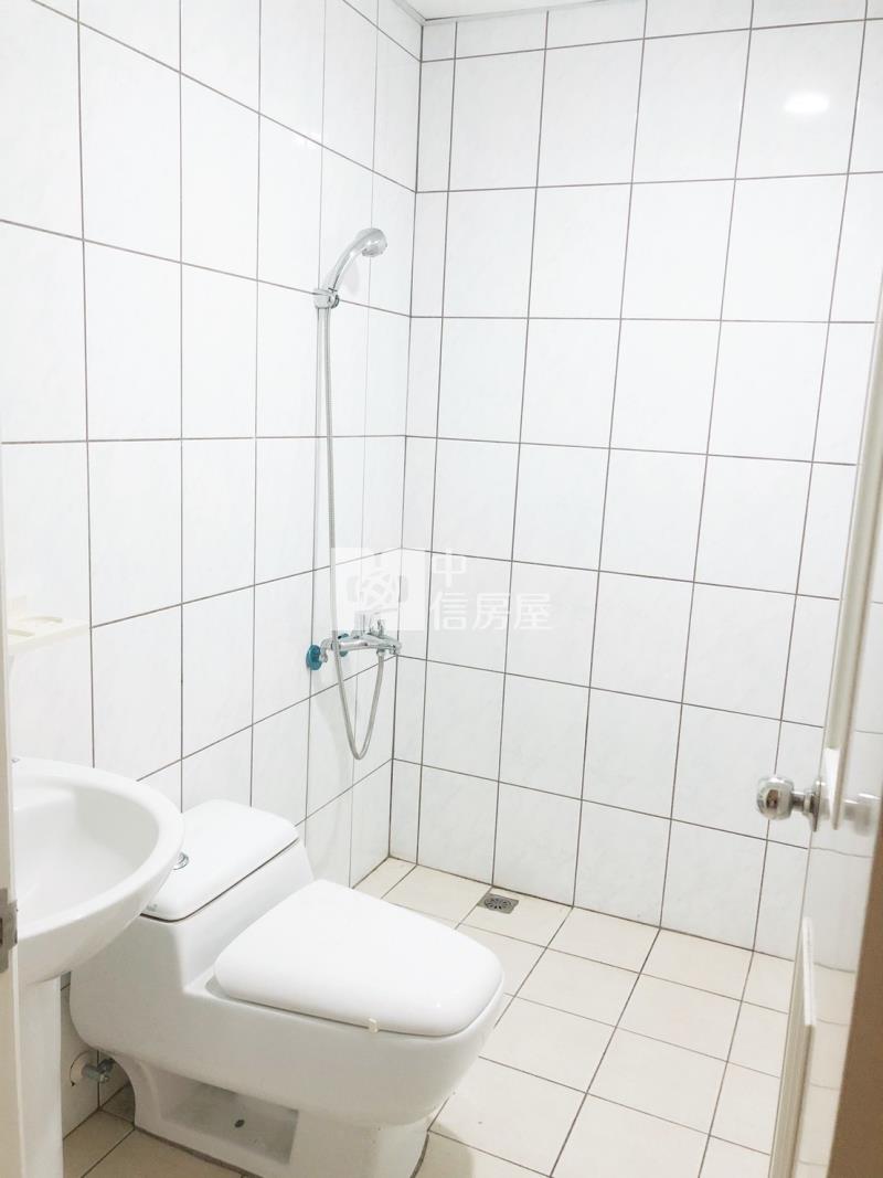 中正路透天店面房屋室內格局與周邊環境