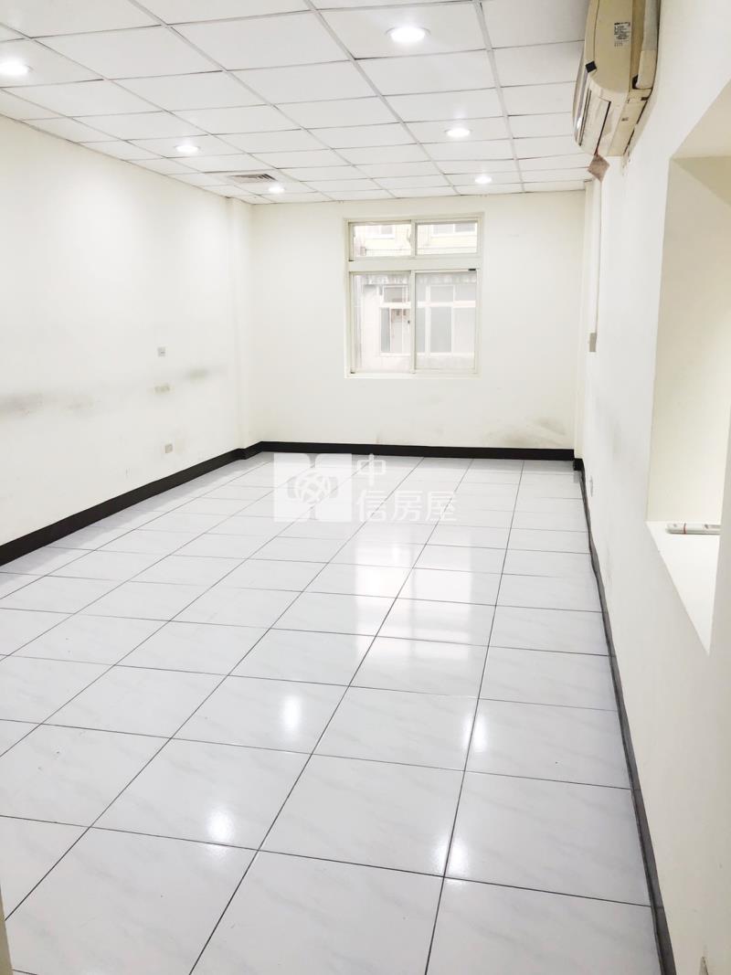 中正路透天店面房屋室內格局與周邊環境