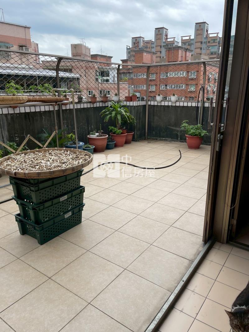 藝文特區稀有次頂樓5房大露臺戶房屋室內格局與周邊環境