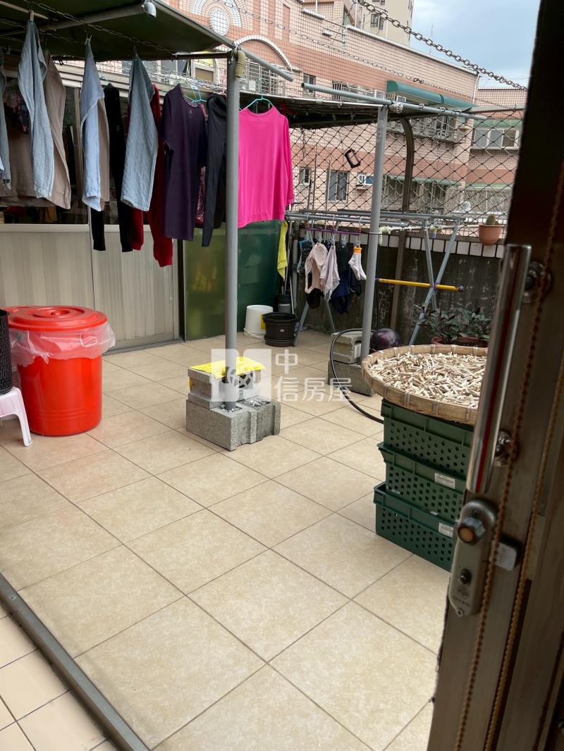 藝文特區稀有次頂樓5房大露臺戶房屋室內格局與周邊環境