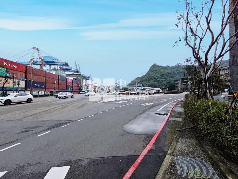 港都明珠-高樓綠山海景可規劃三房房屋室內格局與周邊環境