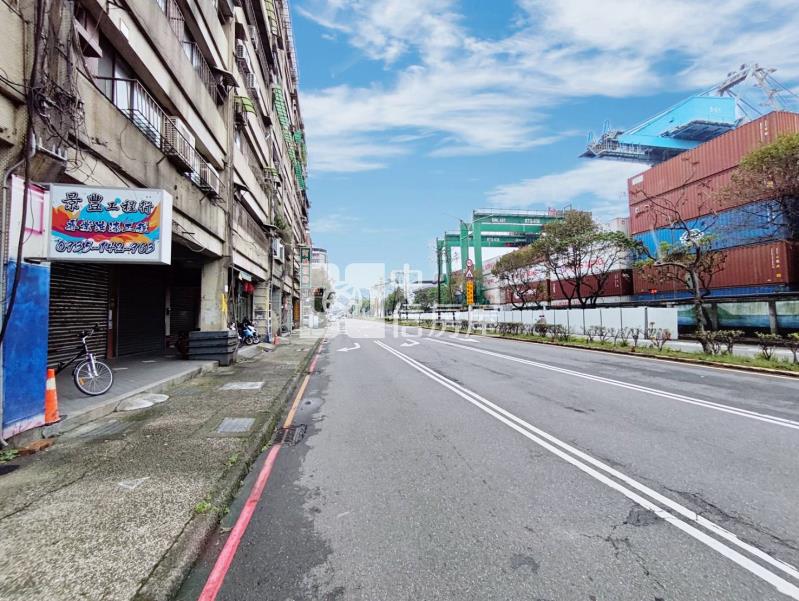 港都明珠-高樓綠山海景可規劃三房房屋室內格局與周邊環境