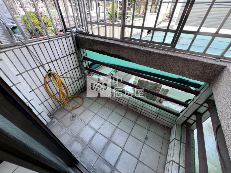 大里十九甲4+1房孝親透天車庫停車房屋室內格局與周邊環境