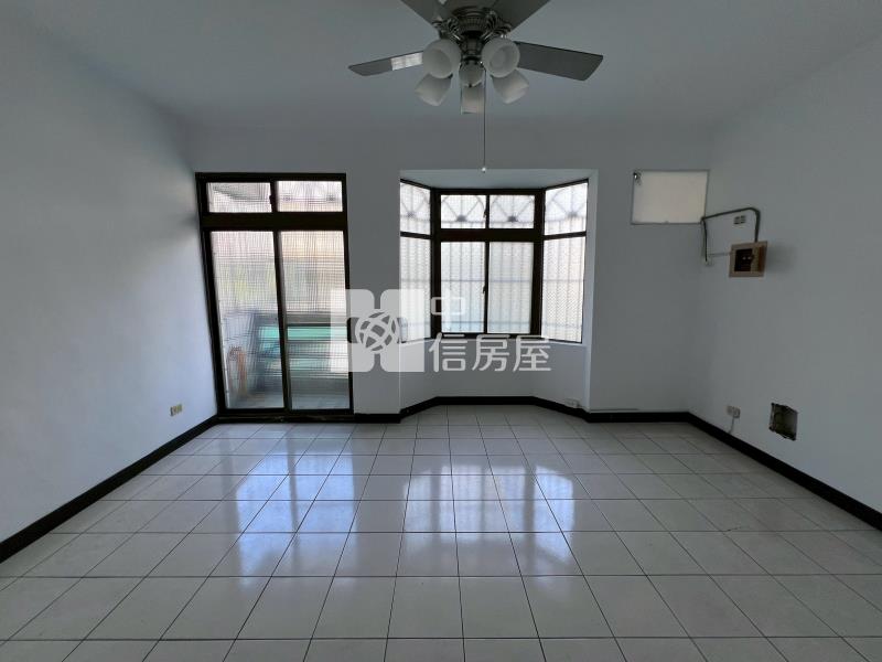 大里十九甲4+1房孝親透天車庫停車房屋室內格局與周邊環境