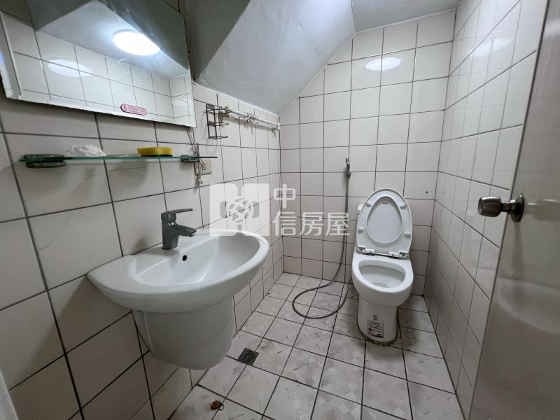 大里十九甲4+1房孝親透天車庫停車房屋室內格局與周邊環境