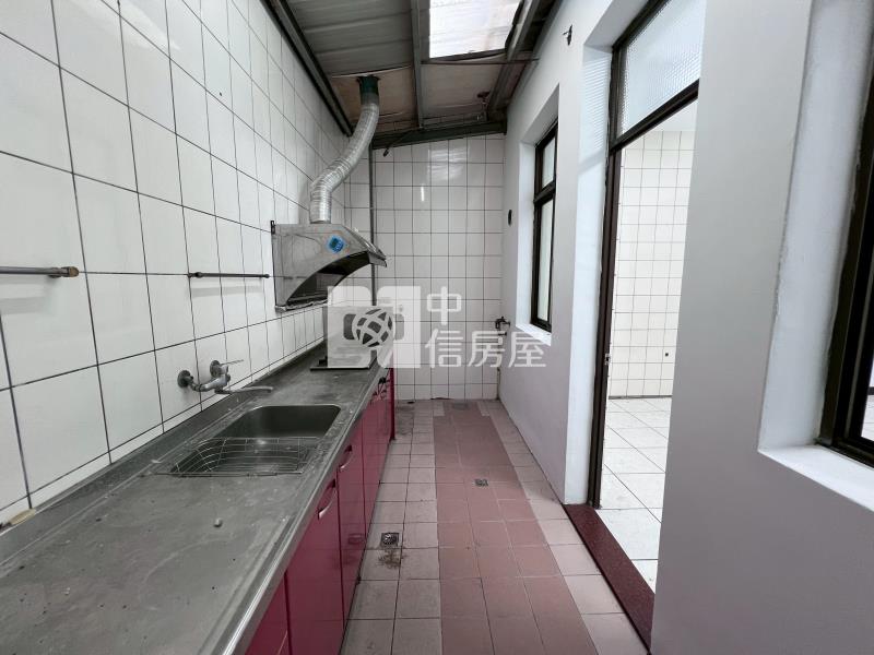 大里十九甲4+1房孝親透天車庫停車房屋室內格局與周邊環境