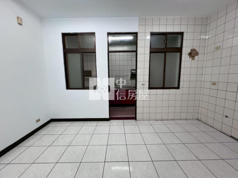 大里十九甲4+1房孝親透天車庫停車房屋室內格局與周邊環境