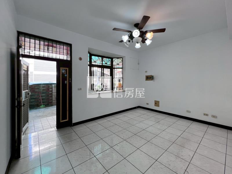 大里十九甲4+1房孝親透天車庫停車房屋室內格局與周邊環境