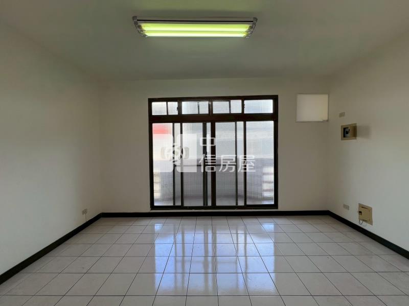 大里十九甲4+1房孝親透天車庫停車房屋室內格局與周邊環境