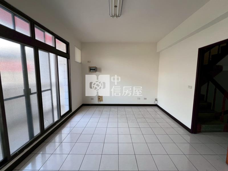 大里十九甲4+1房孝親透天車庫停車房屋室內格局與周邊環境