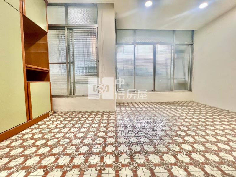 太平長億商圈大地坪大面寬透天房屋室內格局與周邊環境