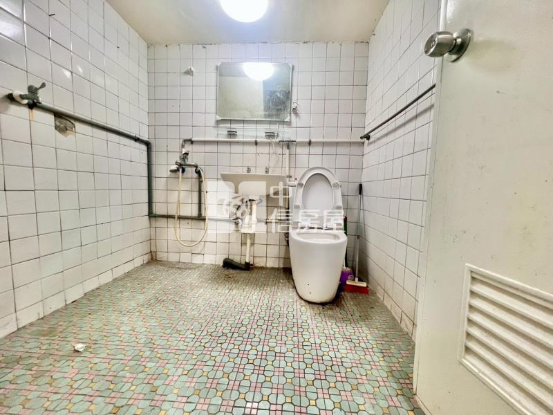 太平長億商圈大地坪大面寬透天房屋室內格局與周邊環境