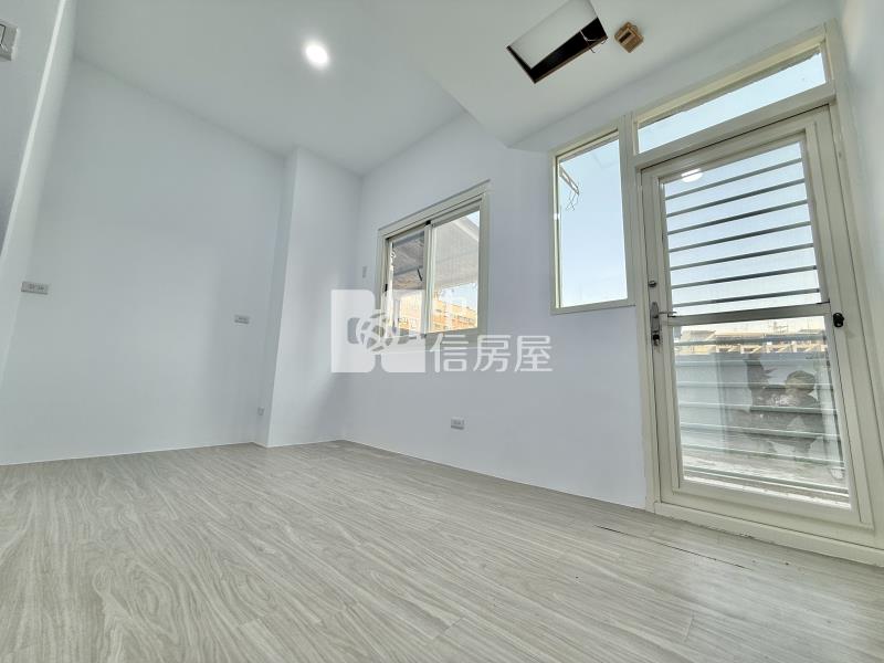 中山醫大慶捷運站｜長輩最愛挑高１樓低公設美３房露臺戶房屋室內格局與周邊環境