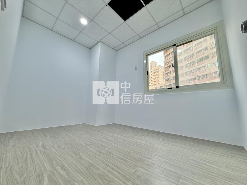 中山醫大慶捷運站｜長輩最愛挑高１樓低公設美３房露臺戶房屋室內格局與周邊環境