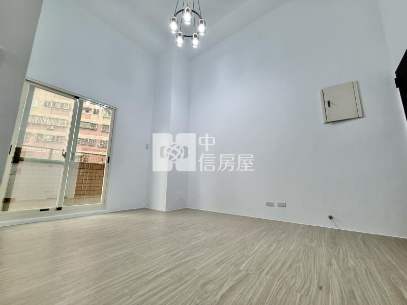 中山醫大慶捷運站｜長輩最愛挑高１樓低公設美３房露臺戶房屋室內格局與周邊環境