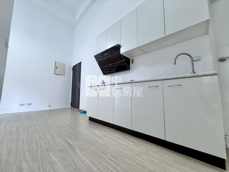 中山醫大慶捷運站｜長輩最愛挑高１樓低公設美３房露臺戶房屋室內格局與周邊環境