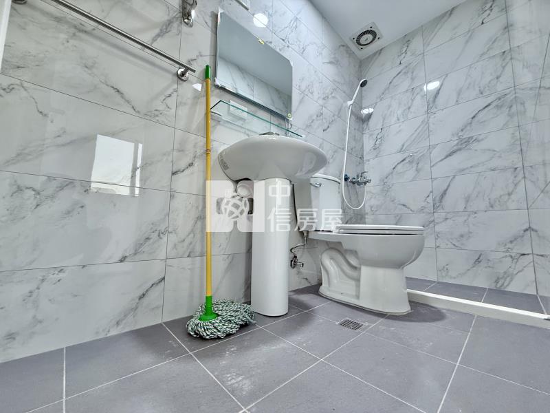 中山醫大慶捷運站｜長輩最愛挑高１樓低公設美３房露臺戶房屋室內格局與周邊環境