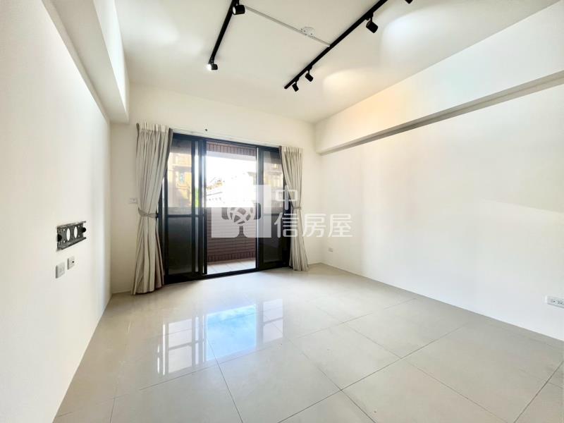 新麗馳三房平移車位房屋室內格局與周邊環境