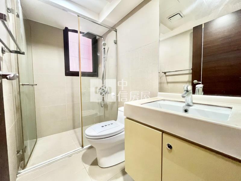 新麗馳三房平移車位房屋室內格局與周邊環境