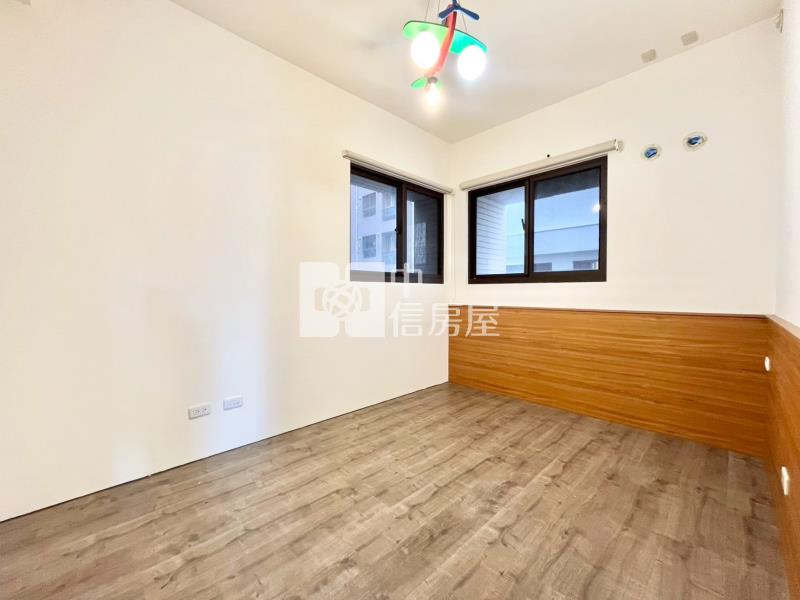 新麗馳三房平移車位房屋室內格局與周邊環境