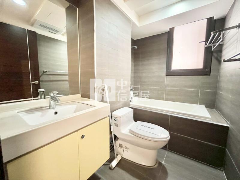 新麗馳三房平移車位房屋室內格局與周邊環境