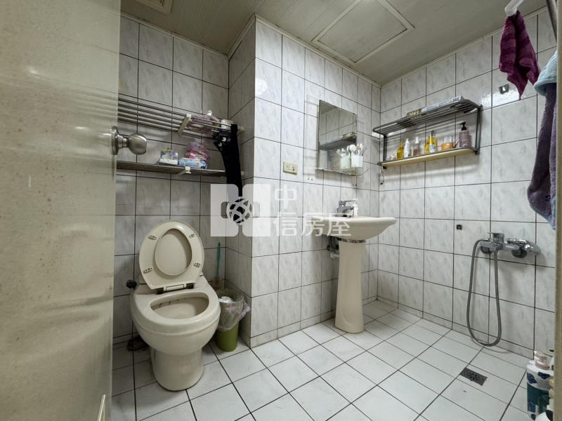 惠文學區精裝大三房車位房屋室內格局與周邊環境