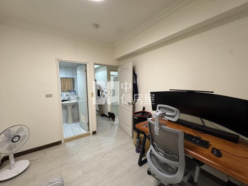 惠文學區精裝大三房車位房屋室內格局與周邊環境