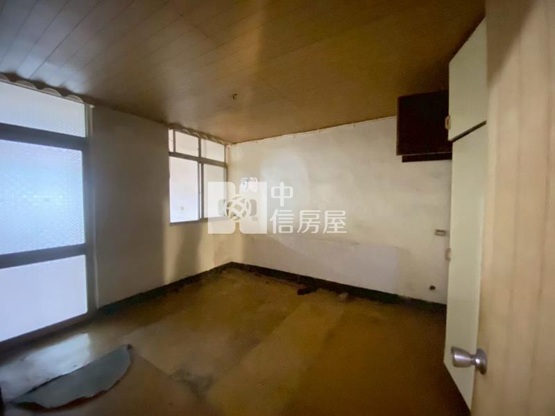 專任★龍岡森林公園旁 大地坪 大面寬 透天房屋室內格局與周邊環境