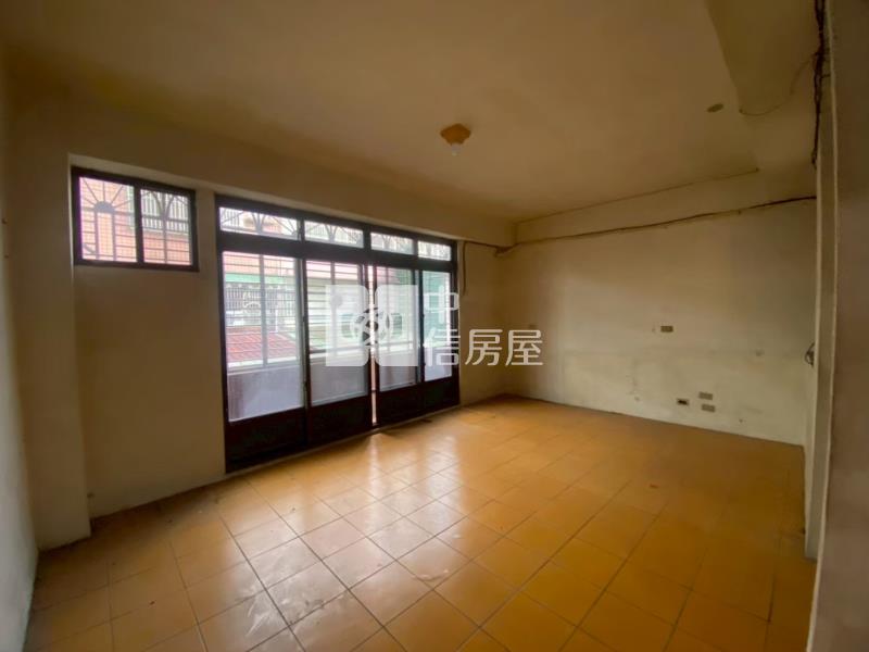 專任★龍岡森林公園旁 大地坪 大面寬 透天房屋室內格局與周邊環境