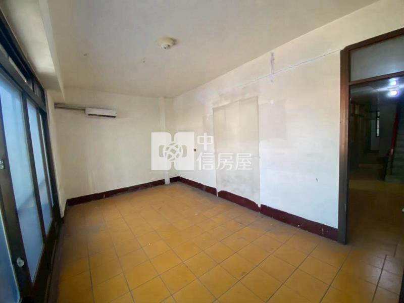 專任★龍岡森林公園旁 大地坪 大面寬 透天房屋室內格局與周邊環境