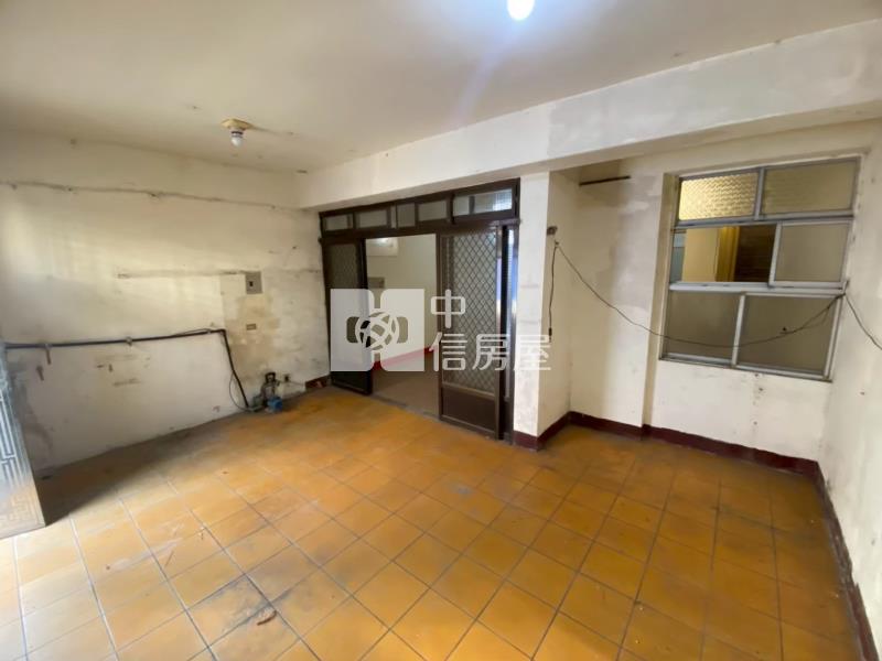 專任★龍岡森林公園旁 大地坪 大面寬 透天房屋室內格局與周邊環境