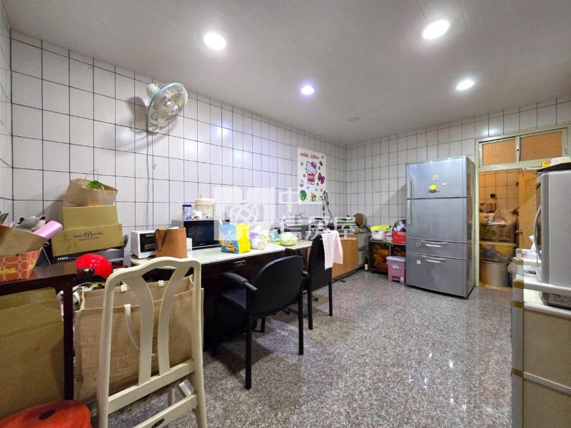 信義國小6.5米大面寬透天房屋室內格局與周邊環境