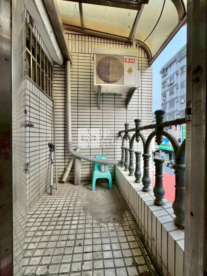 近文心崇德捷運6米大面寬大地坪臨路美墅房屋室內格局與周邊環境