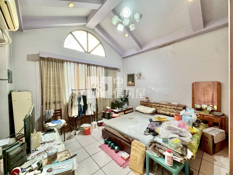 近文心崇德捷運6米大面寬大地坪臨路美墅房屋室內格局與周邊環境