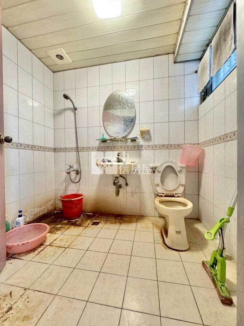 近文心崇德捷運6米大面寬大地坪臨路美墅房屋室內格局與周邊環境