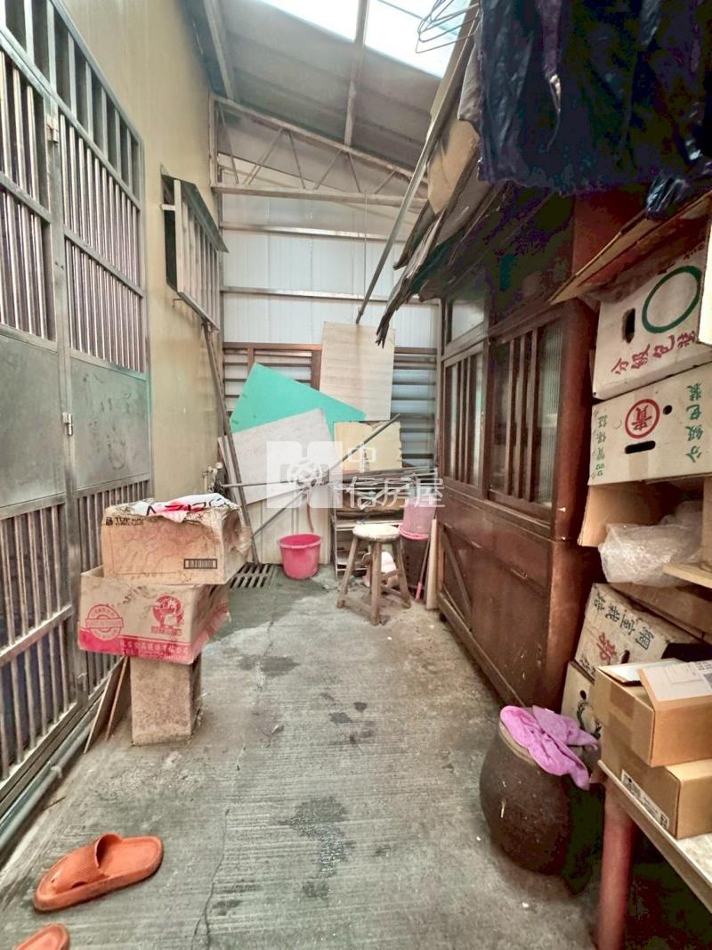 近文心崇德捷運6米大面寬大地坪臨路美墅房屋室內格局與周邊環境