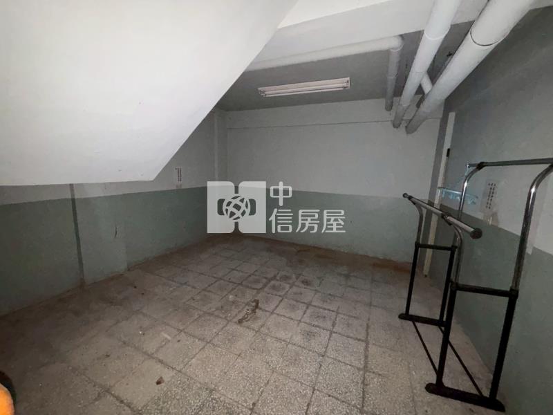 沙鹿家樂福旁臨路邊間整棟透店房屋室內格局與周邊環境